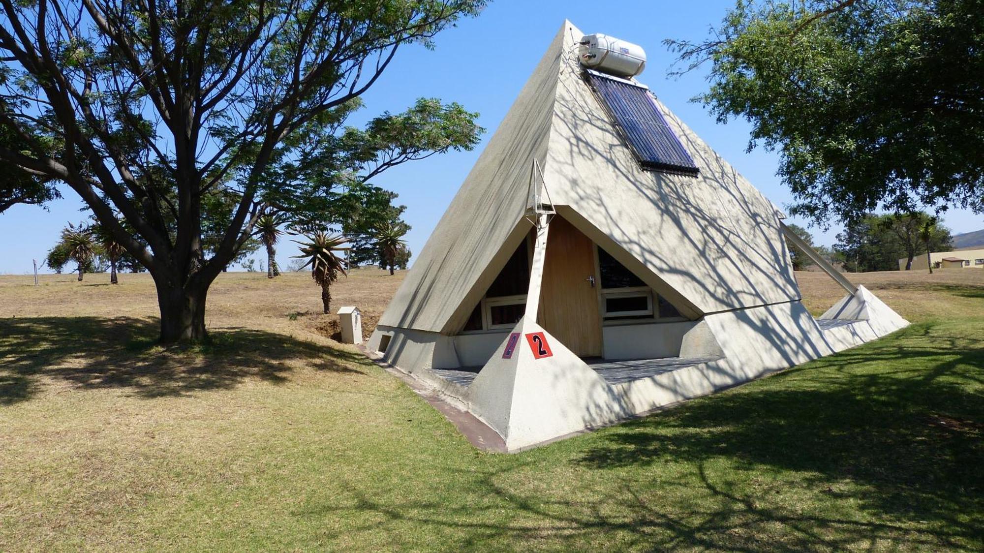 Pyramids Motel Van Reenen Экстерьер фото