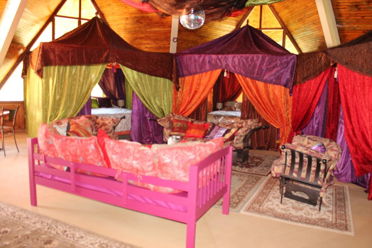 Pyramids Motel Van Reenen Экстерьер фото