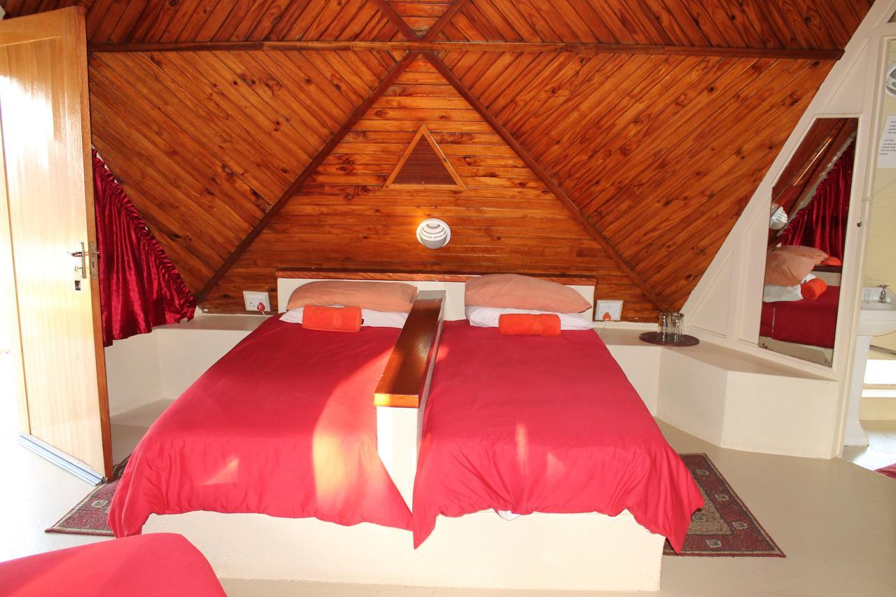 Pyramids Motel Van Reenen Экстерьер фото