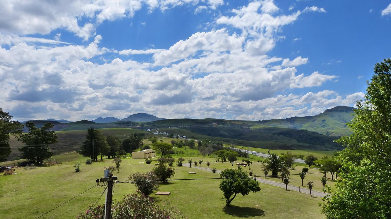 Pyramids Motel Van Reenen Экстерьер фото