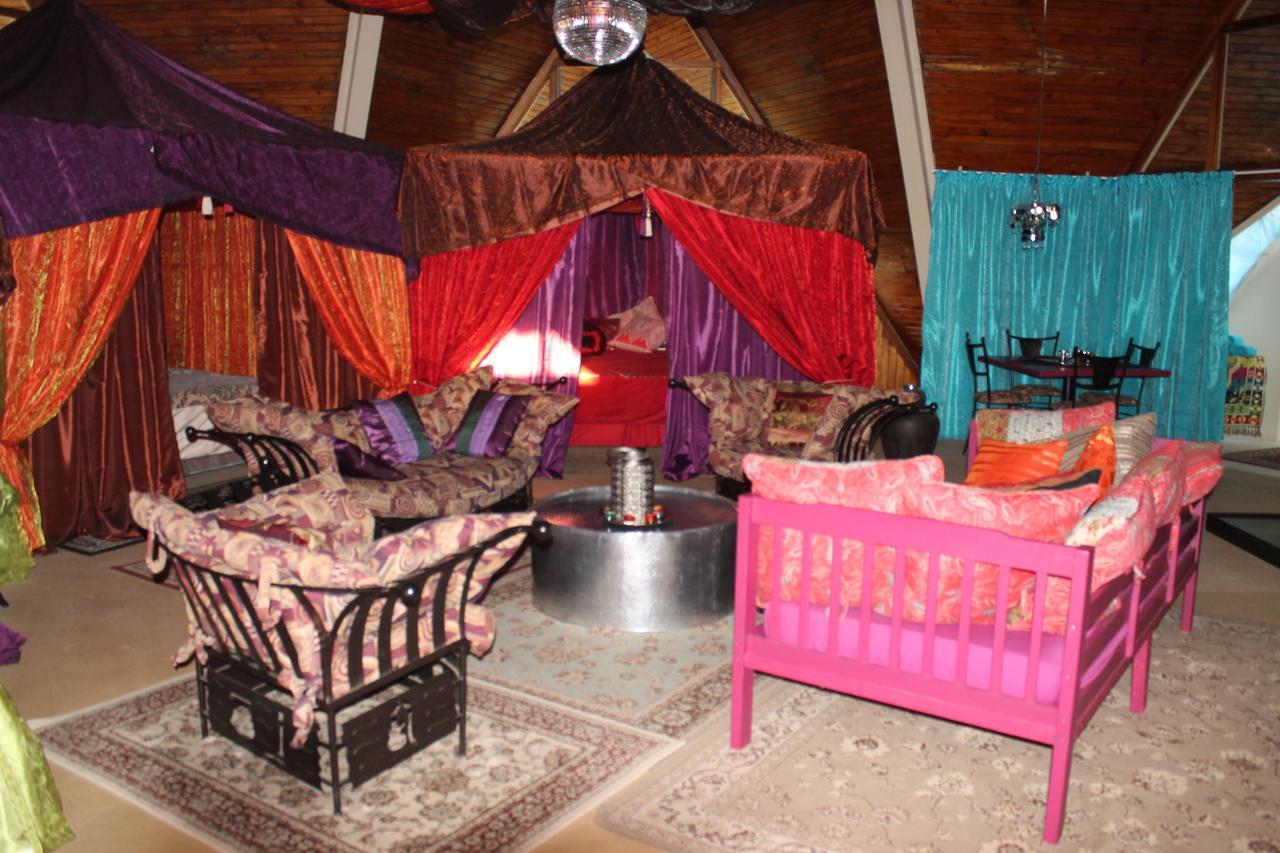 Pyramids Motel Van Reenen Экстерьер фото
