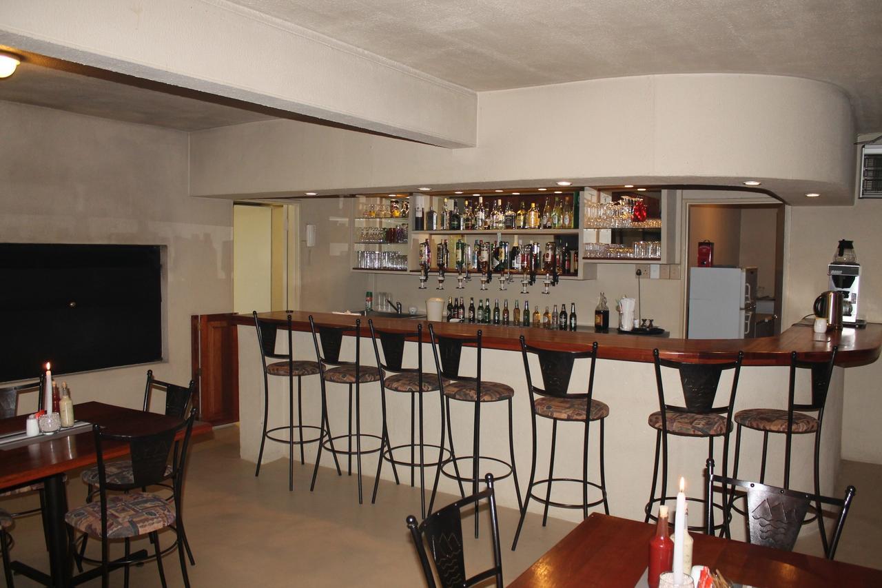Pyramids Motel Van Reenen Экстерьер фото