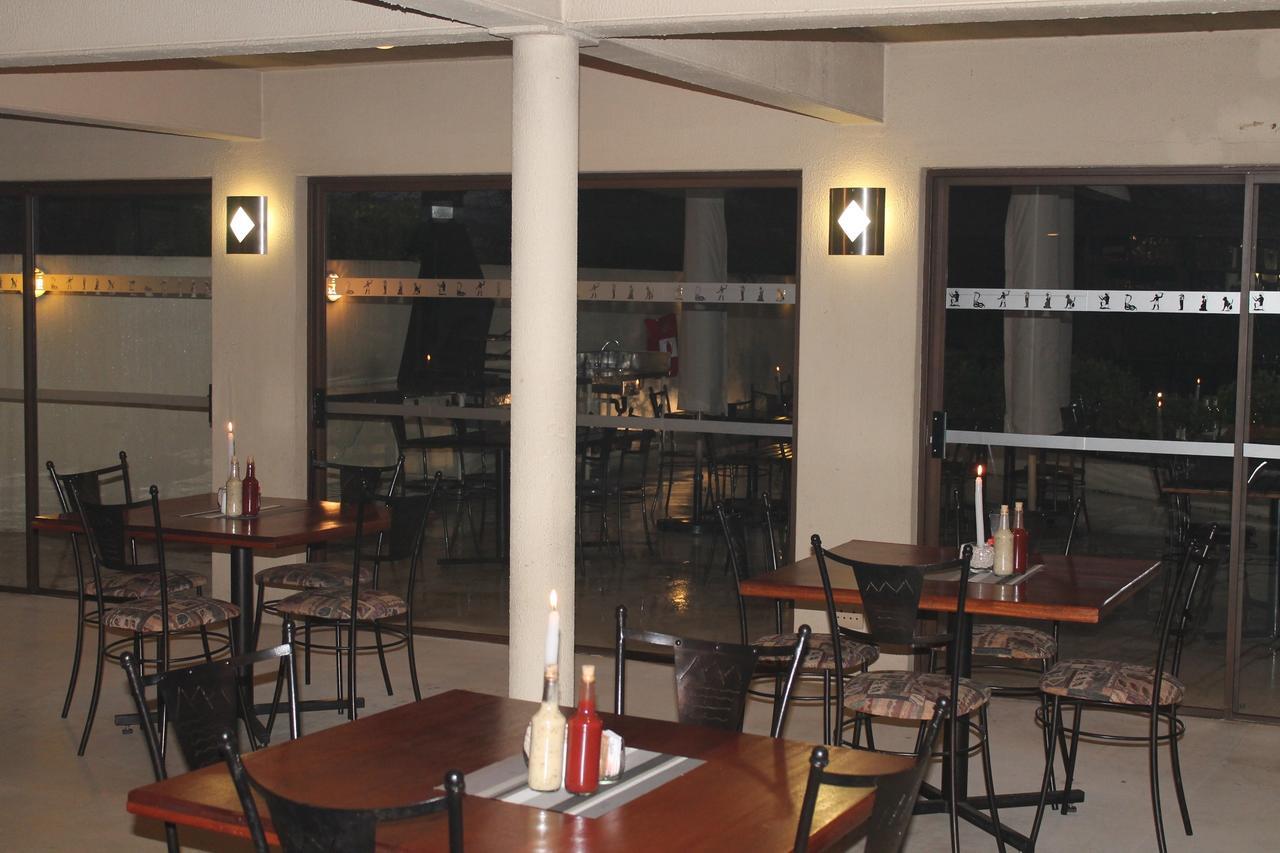 Pyramids Motel Van Reenen Экстерьер фото