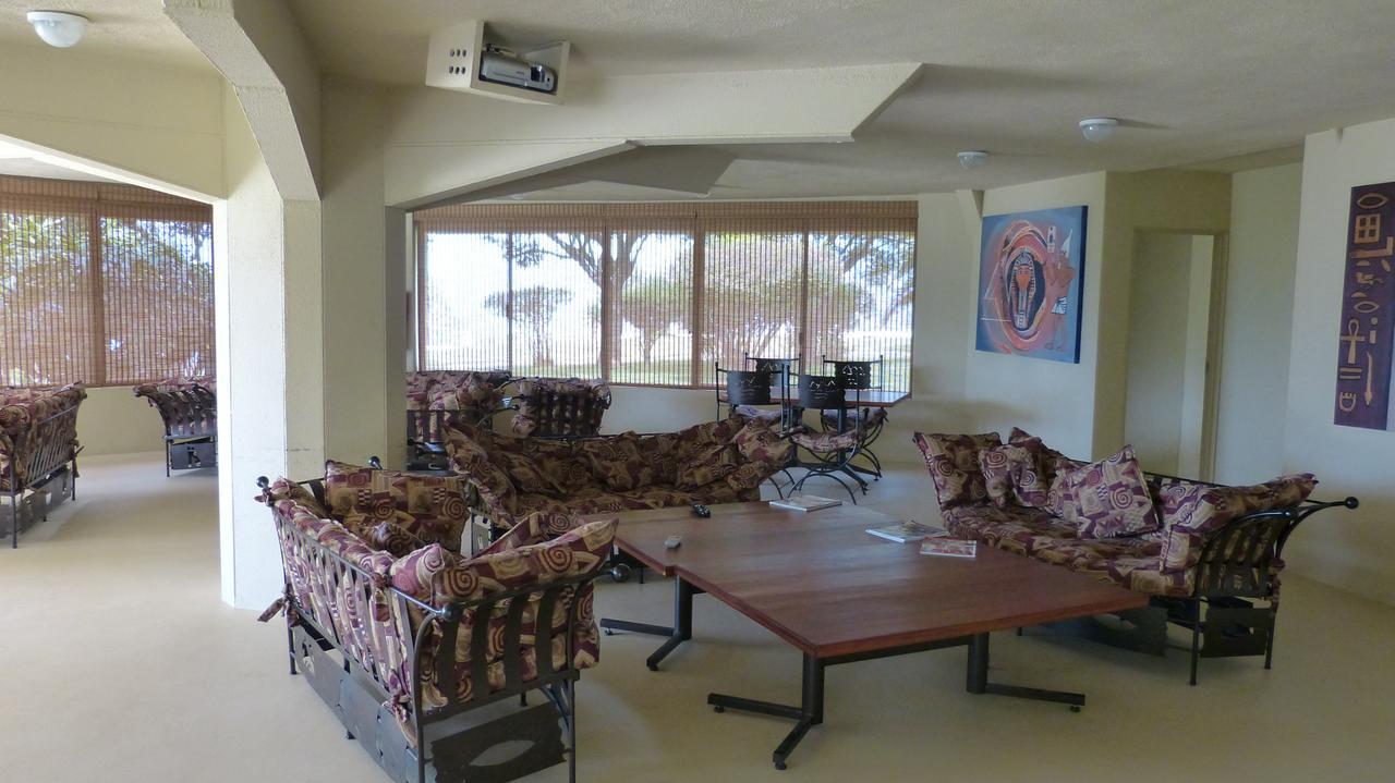 Pyramids Motel Van Reenen Экстерьер фото