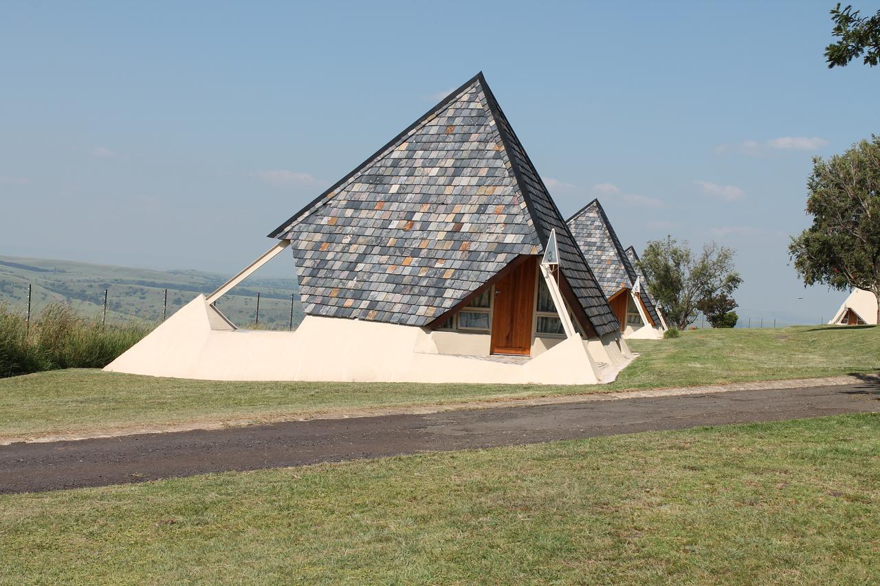 Pyramids Motel Van Reenen Экстерьер фото